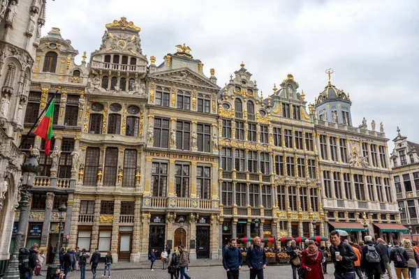 Bruselas Bélgica Abril Los Turistas Visitan Plaza Del Mercado Bruselas —  Fotos de Stock