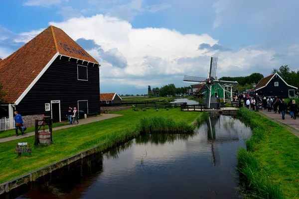 Zaanse Schans 5月20日 2017年5月20日在赞斯 Zaanse Schans 的一座老磨坊的正面 Zanse Schans是联合国的世界遗产 — 图库照片