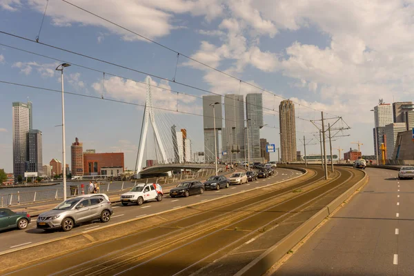 Rotterdam Paesi Bassi Maggio Guida Una Strada Piena Traffico Ponte — Foto Stock
