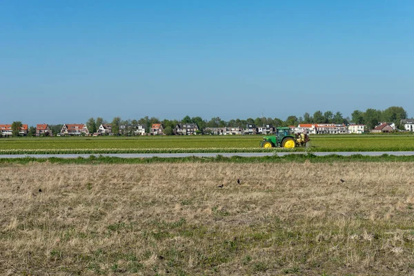 Lisse Holanda Maio 2018 Agricultor Lavra Seu Campo Usando Trator — Fotografia de Stock