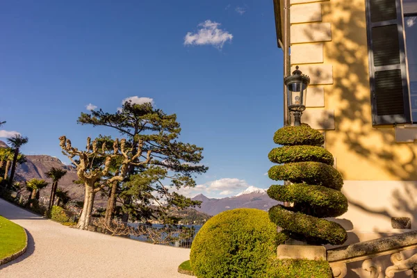 Lecco Italie Avril 2018 Jardin Avec Décoration Rampante Dans Célèbre — Photo