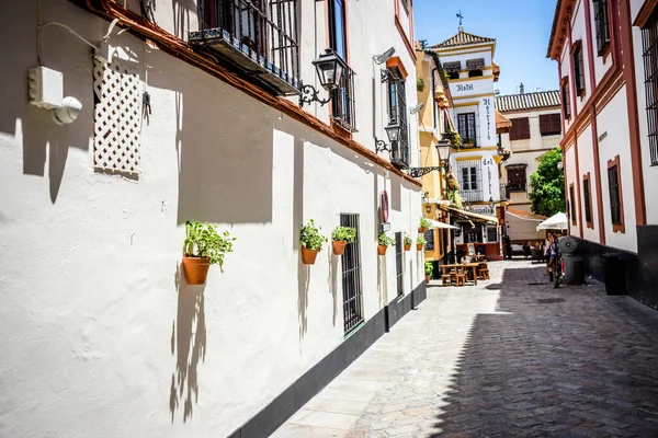 Sevilla Spanien Juni 2017 Menschen Auf Strassenamidst Gebäude Sevilla Einem — Stockfoto