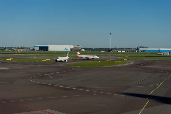 阿姆斯特丹 史基浦 2018年5月6日 奥地利飞机在机场 斯基浦机场是欧洲最繁忙的机场之一 — 图库照片