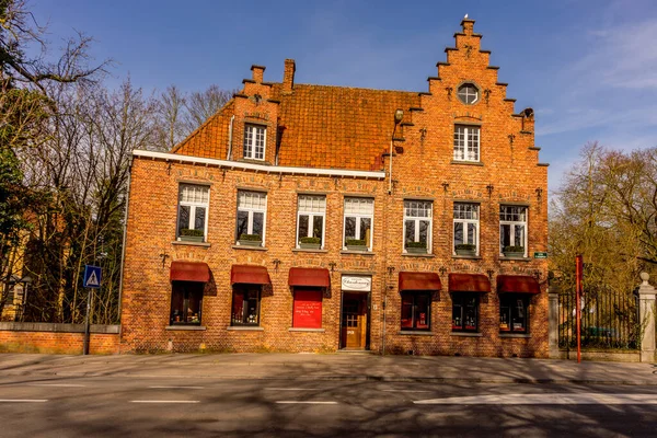 Bruges Belgio Febbraio 2018 Cantina Chardonnay Viene Venduta Edificio Mattoni — Foto Stock