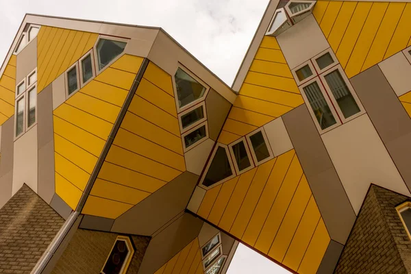 2017年5月27日 5月27日にオランダのロッテルダムにあるキューブ ハウス クブスワンゲン オランダ人建築家ピエット ブルームは70年代後半にロッテルダムのキューブ ハウスを設計した — ストック写真