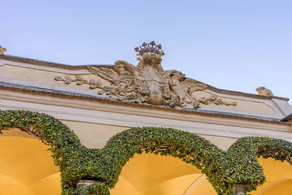 Лекко Италия Апреля 2018 Года Арка Ползучей Декорацией Знаменитой Вилле — стоковое фото