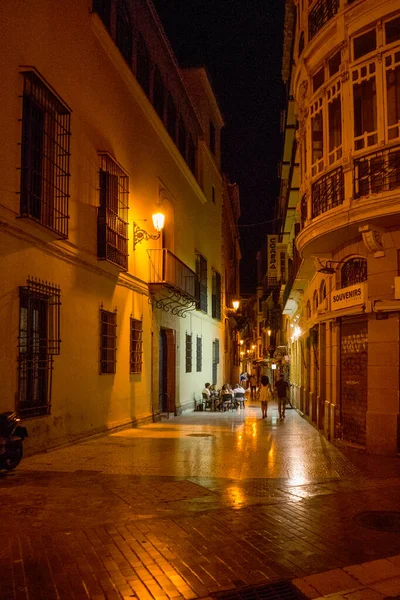 Espagne Malaga Juin 2017 Rue Illuminée Amidant Les Immeubles Nuit — Photo