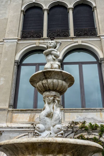 Varenna Marzo 2018 Fontana Sculture Nei Giardini Villa Monastero — Foto Stock