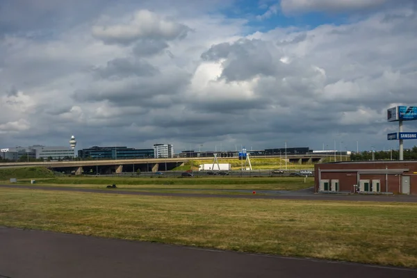 Schiphol Holanda Junho 2017 Aeroporto Schiphol Visto Janela Avião Durante — Fotografia de Stock