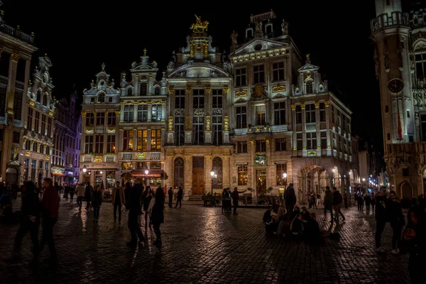 Bruselas Bélgica Abril Los Turistas Visitan Plaza Del Mercado Por —  Fotos de Stock