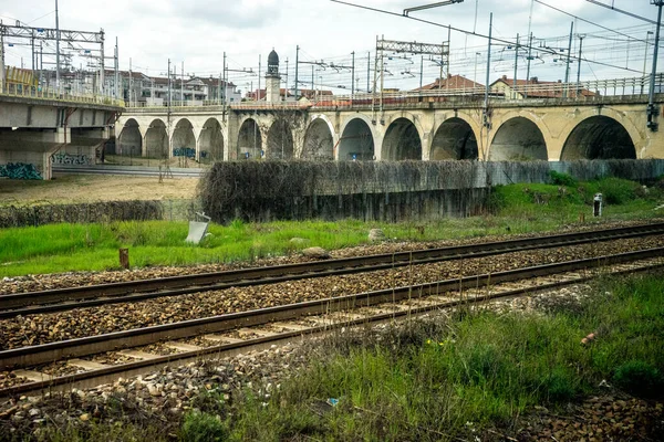 Menaggio Itália Abril 2018 Arcos Nos Arredores Estação Ferroviária Milão — Fotografia de Stock