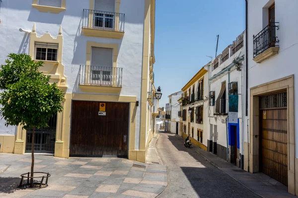 Córdoba Espanha Junho Empty Street Amidst Buildings City Coninst Sky — Fotografia de Stock