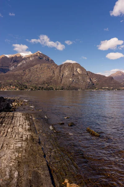 Europa Italia Bellagio Lago Como Cuerpo Agua Con Una Montaña —  Fotos de Stock