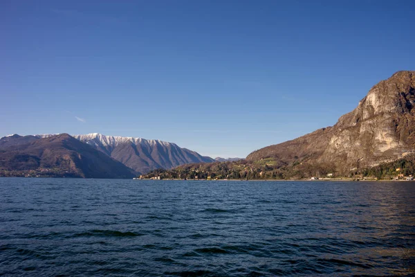 Europa Italia Menaggio Lago Como Gran Cuerpo Agua Con Una —  Fotos de Stock