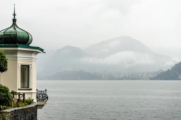 Italien Varenna Comer See Aussichtsplattform Mit Blick Auf Den See — Stockfoto