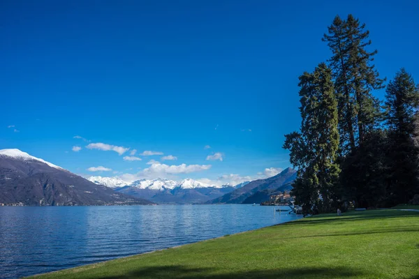 Itália Bellagio Lago Como Vista Scenic Mountainas Novadas Contra Blue — Fotografia de Stock