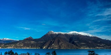 İtalya, Bellagio, Como Gölü Alp Dağları karlı