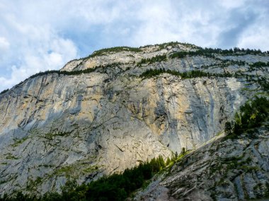 İsviçre, Lauterbrunnen, Avrupa, Düşük açılı kaya dağları tekrar gökyüzü manzarası