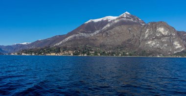 İtalya, Bellagio, Como Gölü, karla kaplı arka planlar.
