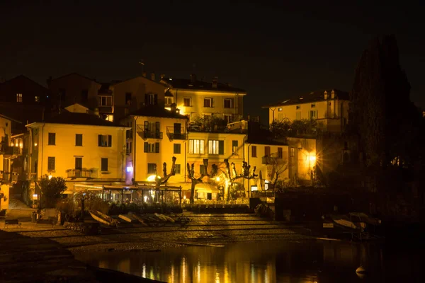 Evropa Itálie Varenna Jezero Como Osvětlené Město Noci — Stock fotografie