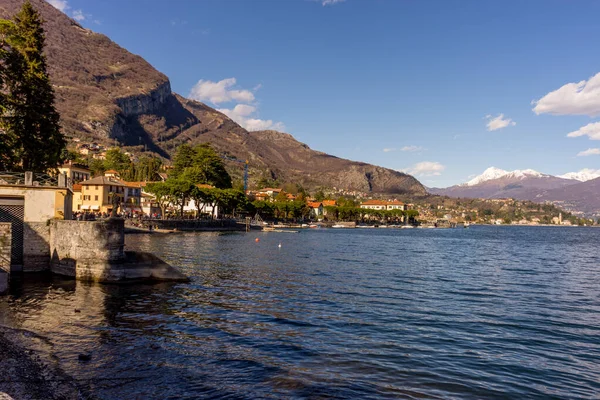 Europa Italië Lecco Comomeer Een Watermassa Met Een Berg Achtergrond — Stockfoto