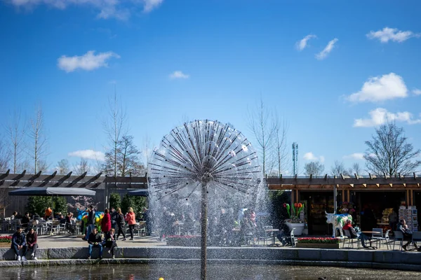 Flower Garden Paesi Bassi Europa Gruppo Persone Piedi Fronte Edificio — Foto Stock