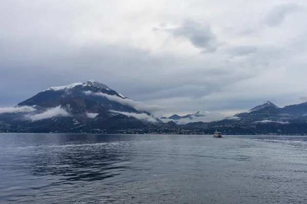 Europa Itália Varenna Lago Como Grande Corpo Água Com Uma — Fotografia de Stock