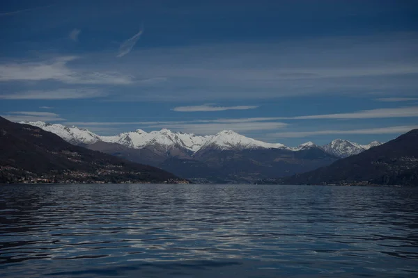 Europa Itália Menaggio Lago Como Grande Corpo Água Com Uma — Fotografia de Stock