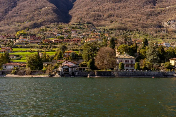 イタリア レッコ テラス農業でコモ湖を見下ろす街並み — ストック写真