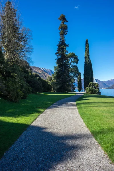 Itália Bellagio Caminho Lado Lago Como Com Vista Para Montanha — Fotografia de Stock