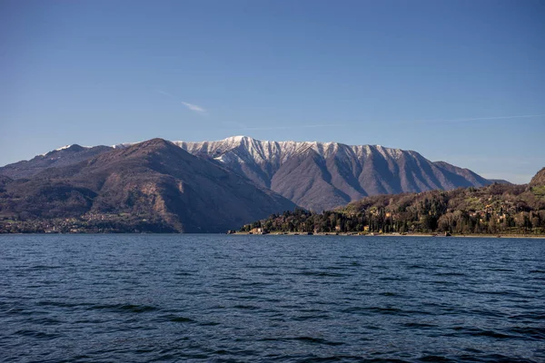 Europa Italië Menaggio Comomeer Een Grote Watermassa Met Een Berg — Stockfoto