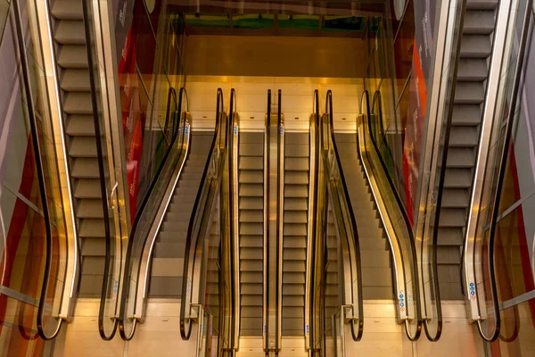 Ολλανδία Ρότερνταμ Πολλαπλών Επιπέδων Κυλιόμενες Σκάλες Λαβύρινθος Ένα Εμπορικό Κέντρο — Φωτογραφία Αρχείου