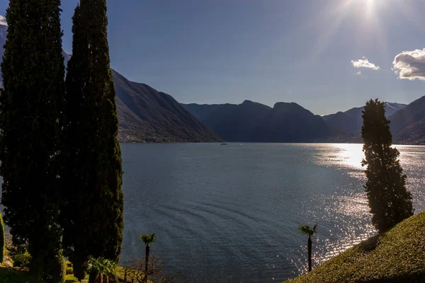 Europa Itália Lecco Lago Como Corpo Água Com Uma Montanha — Fotografia de Stock
