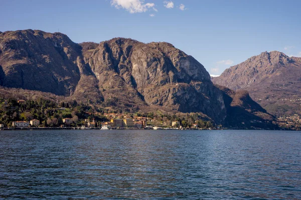 Europa Italien Lecco Comosjön Stor Vattensamling Med Berg Bakgrunden — Stockfoto