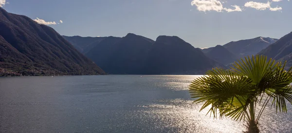 Europa Itália Lecco Lago Como Corpo Água Com Uma Montanha — Fotografia de Stock