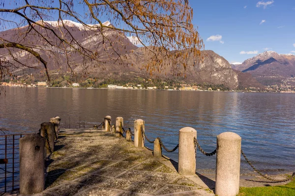 Italie Bellagio Lac Côme Sentier Pierre Menant Lac Surplombant Montagne — Photo