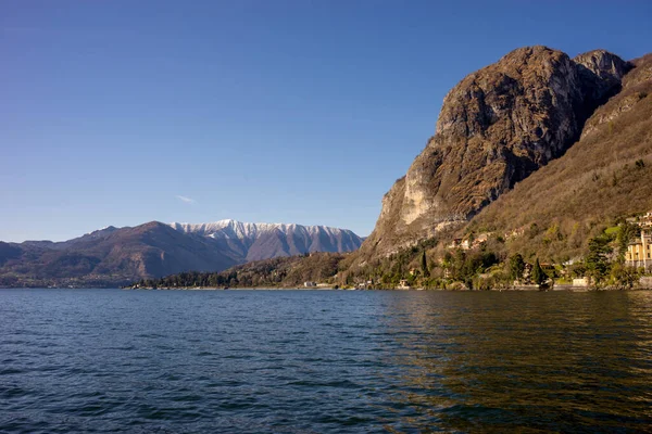 Europa Italië Menaggio Comomeer Een Grote Watermassa Met Een Berg — Stockfoto