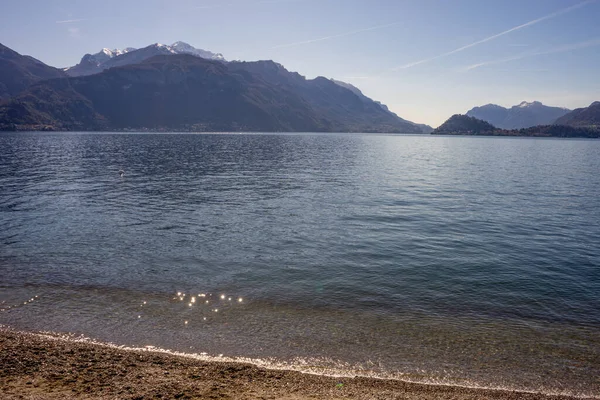 Europa Itália Menaggio Lago Como Corpo Água Com Uma Montanha — Fotografia de Stock