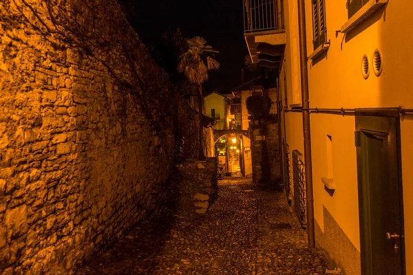 European Italy Varenna Lake Como Narrow Alley Amidst Buildings City — 图库照片