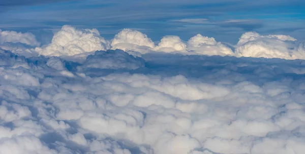 Blick Auf Wolken Aus Dem Flugzeugfenster Eine Wolkengruppe Himmel — Stockfoto