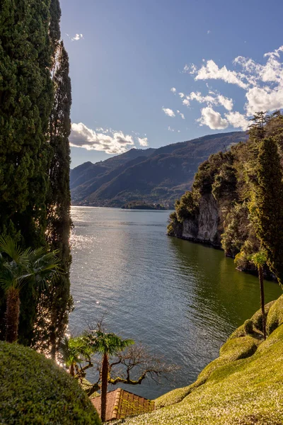 Avrupa Talya Lecco Como Gölü Arkasında Dağ Olan Bir Kütlesi — Stok fotoğraf