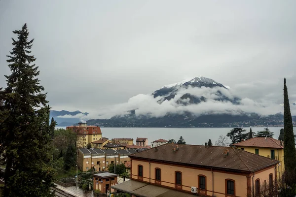 Italien Varenna Comer See Eine Große Wolkendecke Über Den Bergen — Stockfoto