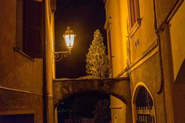 Avrupa, İtalya, Varenna, Como Gölü, Binanın Gece Açılımı Düşük Görüş Alanı