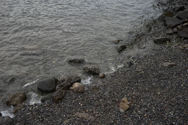 Europa Italien Varenna Comer See Ein Felsiger Strand Neben Einem — Stockfoto