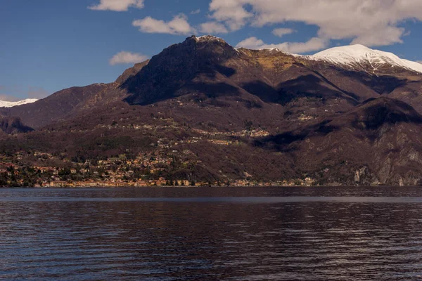 Europa Włochy Bellagio Jezioro Como Duży Zbiornik Wodny Górą Tle — Zdjęcie stockowe