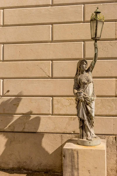 Italy Bellagio Lake Como Lamp Post Statue — Stock Photo, Image