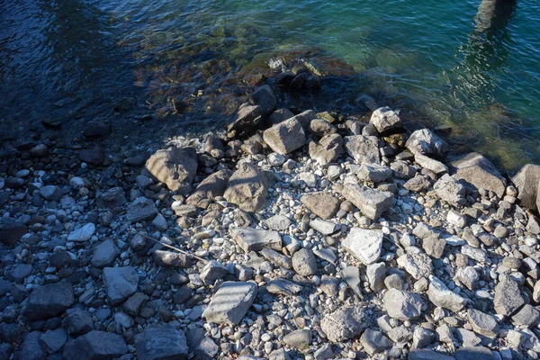 Европа Италия Менаджо Озеро Комо Крупный План Скалы Рядом Водой — стоковое фото