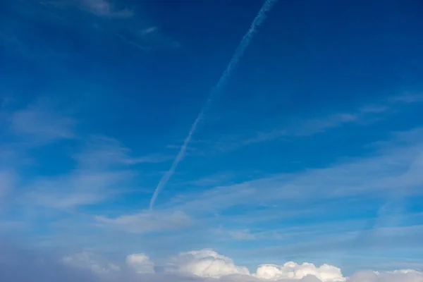 Vedere Norilor Fereastra Avionului Cer Albastru — Fotografie, imagine de stoc