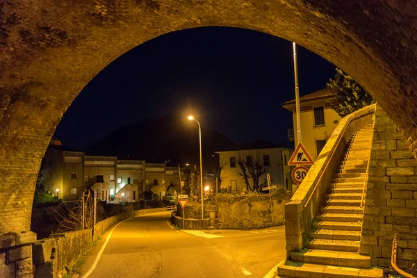 意大利 科莫湖 拱门下的灯 — 图库照片