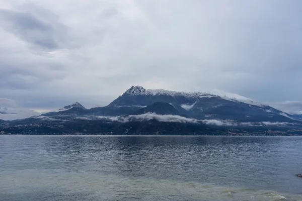 Europa Itália Varenna Lago Como Corpo Água Com Uma Montanha — Fotografia de Stock